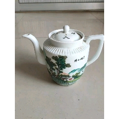 五十年代手绘山水茶壶，景德镇第七瓷厂出品，保存完好，品相一流！