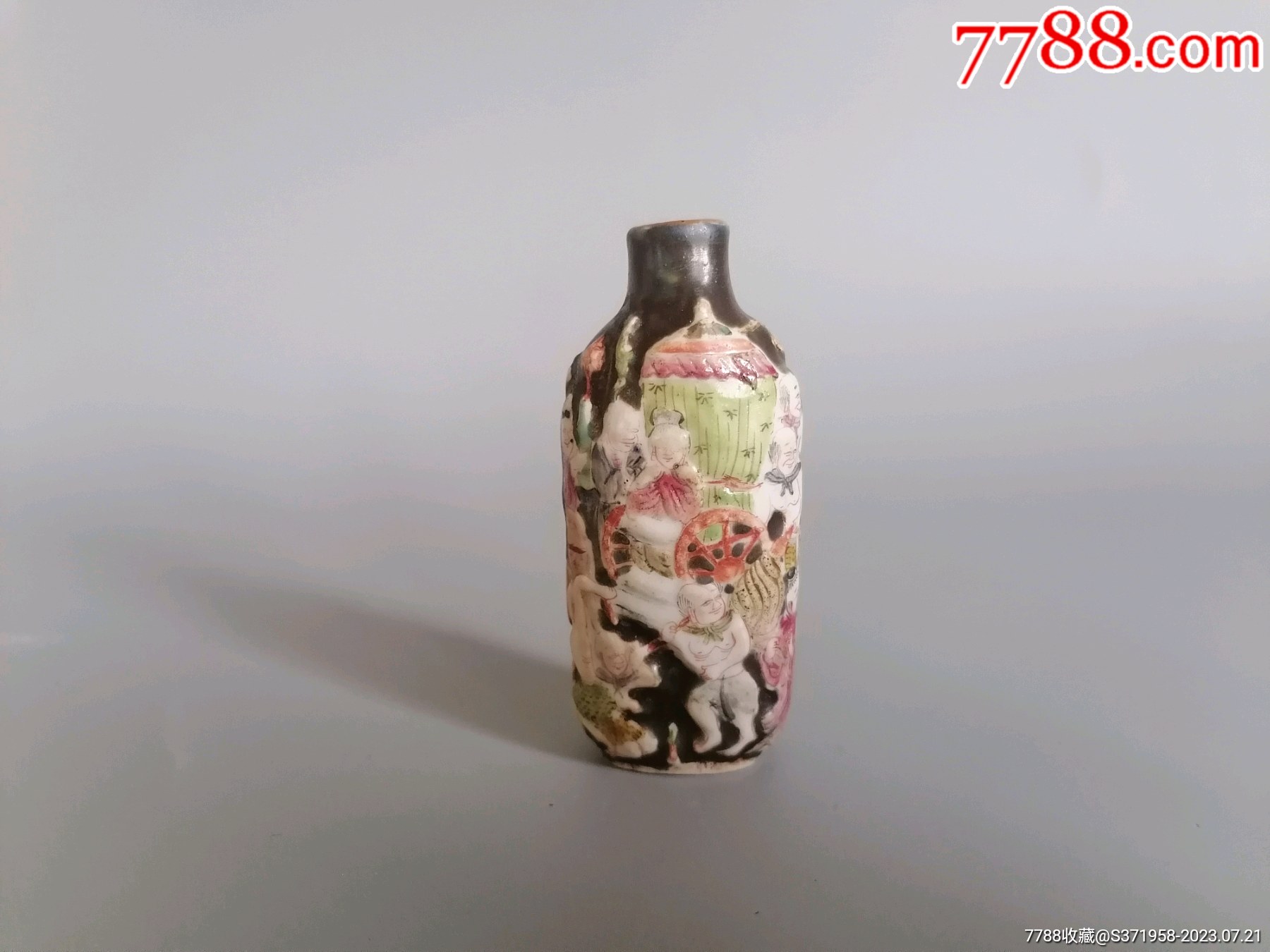 清光绪堆塑粉彩钟馗嫁妹鼻烟壶_旧瓷器_安汉堂【7788旧书网】