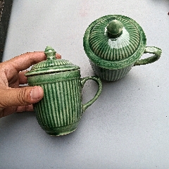 民国时期凸起造型手绘茶杯两个,都是完整的,很难的,户里收的放心购买