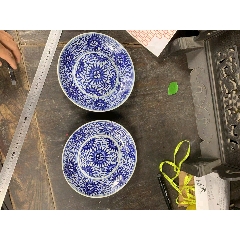 清時代青花 A fine blue and white 'dragon' dish, Mark and period of