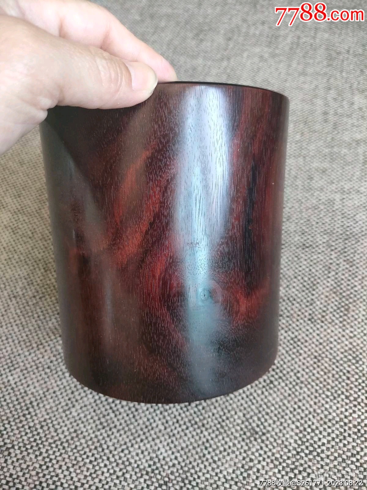 中国美術 紫檀 筆筒 文房具 高13.5cm(HA385) 紫檀| 蝶恋花笔筒实心老料整雕，雕工立体精细，布局巧妙自然，花