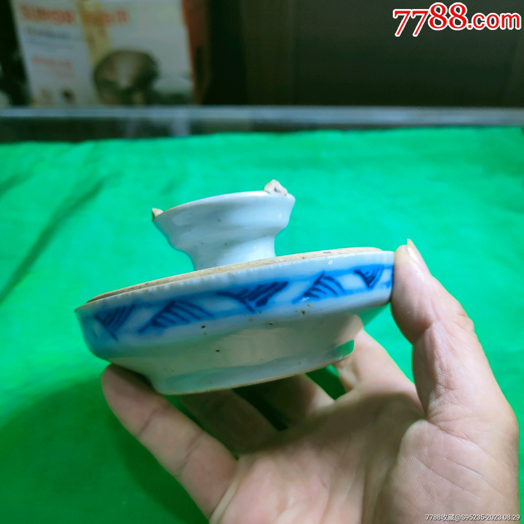 一个清中期带官服海浪纹的青花灯盏_青花瓷_时代新居民【7788收藏__收藏热线】