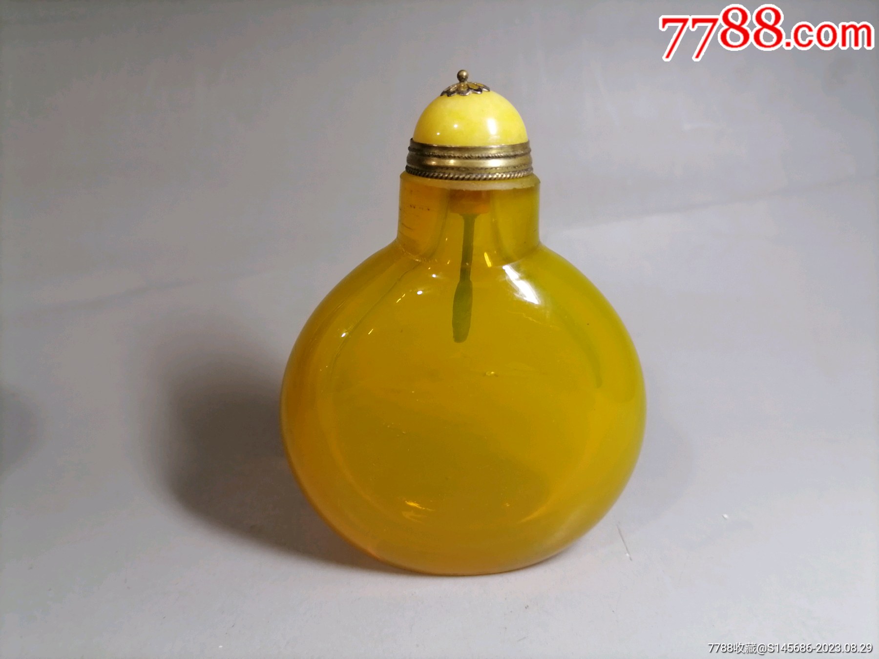 鼻煙壺 中國美術 琉璃 雞油黃 時代（清末〜民国） 特价大号琉璃鸡油黄鼻烟壶-鼻烟壶-7788旧书网