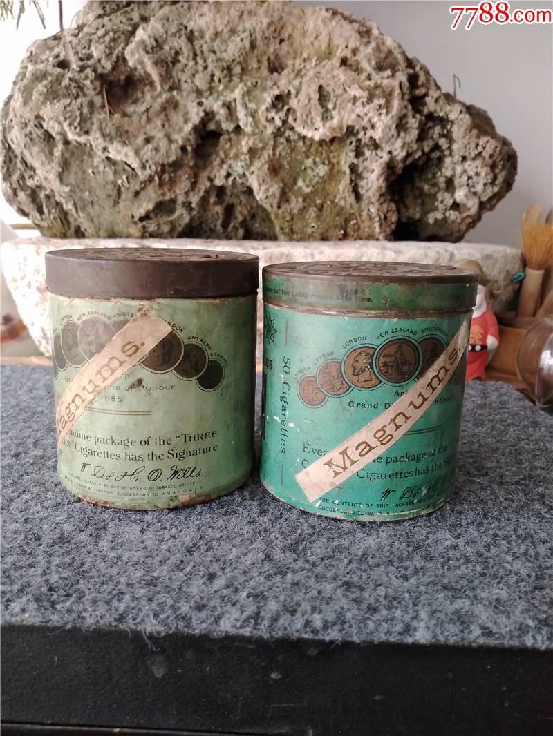 三炮台香烟桶内销和出口一对两个品种老烟盒商标