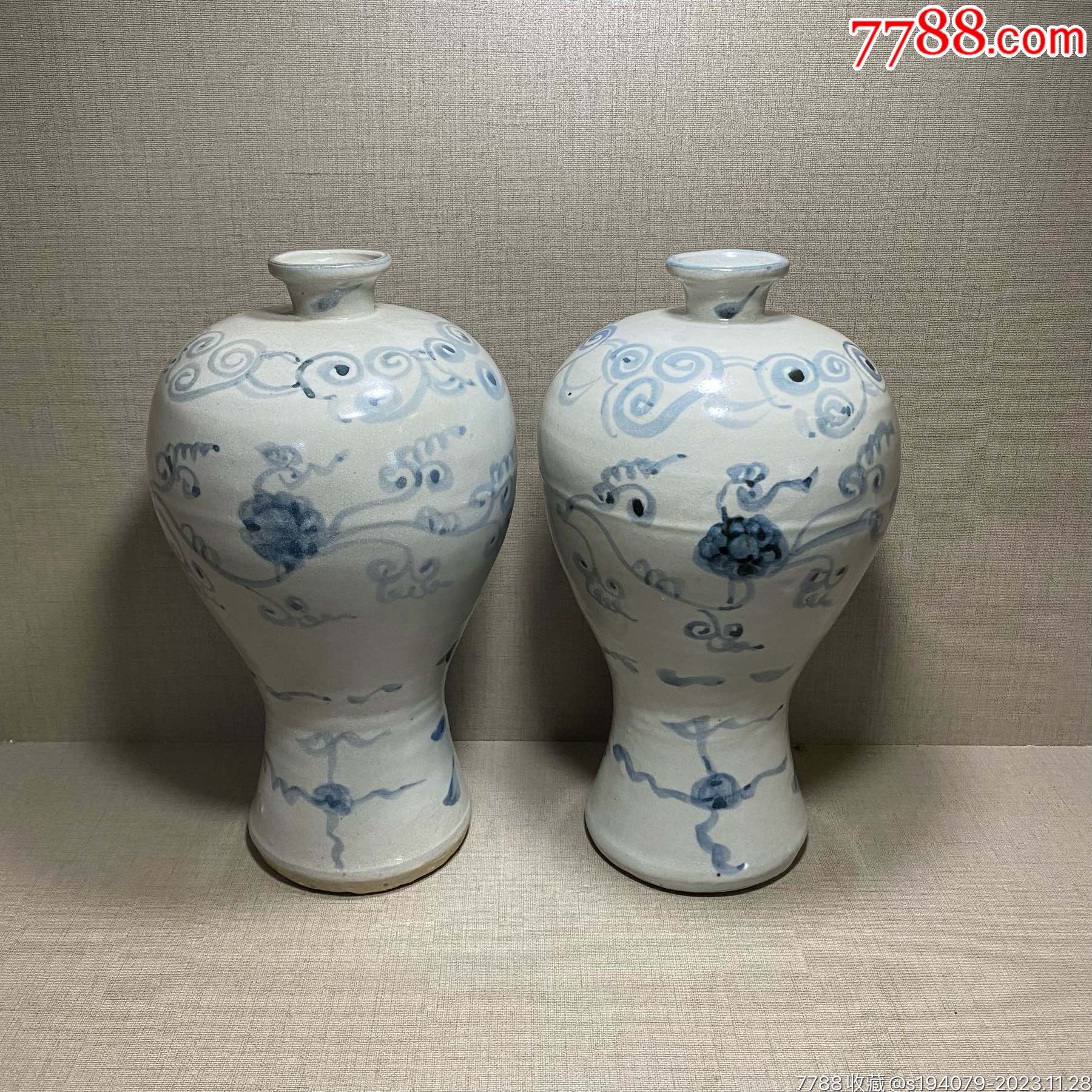 明代缠枝莲梅瓶一对，画工精细，釉水漂亮，器型规整，胎底干老，一底有一点点磕，尺寸_青花瓷_赣古懿【7788收藏__收藏热线】