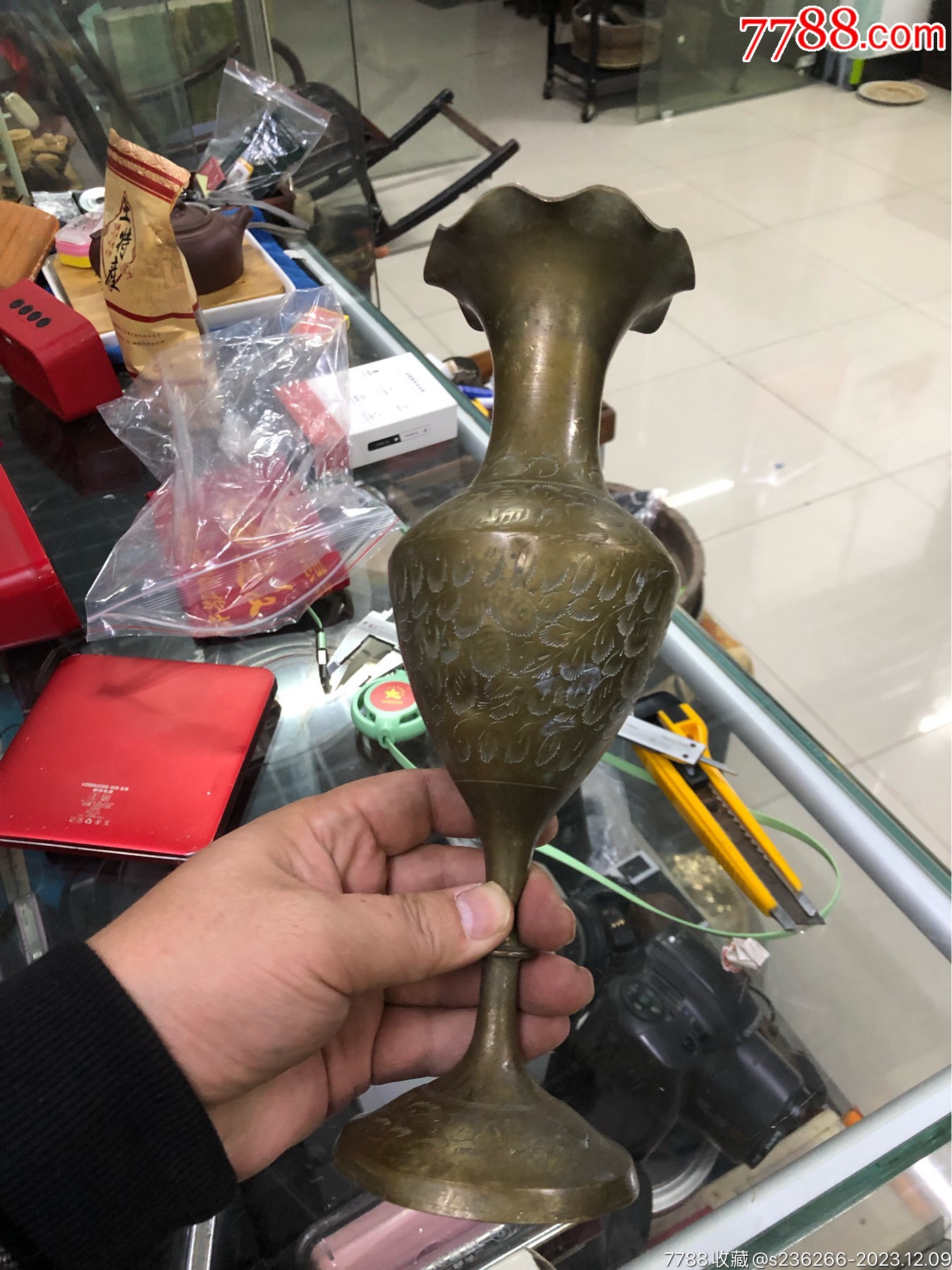 图片即可轻松放大,缩小更多"铜壶/铜瓶"商品>>>>99印度回流花瓶_9品