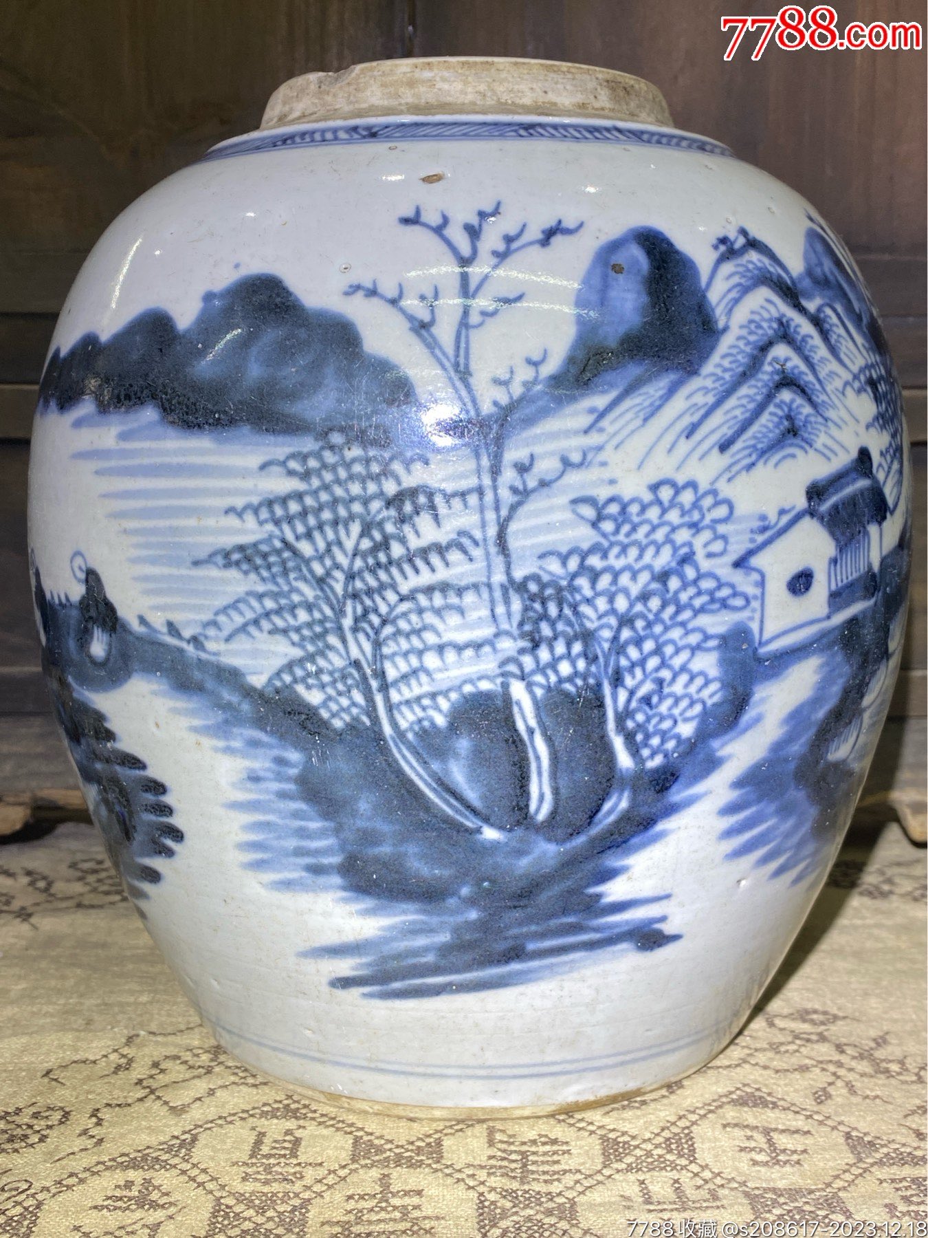 中国清代永和軒款豆青釉青花人物山水紋天球瓶、高さ31cm X径20cm