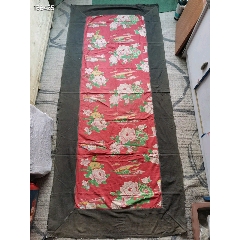 文*时期大红花老粗布1块。飞机，火车，汽车和花卉图案。60㎝×177㎝。品相如图