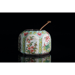 乾隆年制款铜胎画珐琅仕女图转心鼻烟壶-景泰蓝/珐琅-7788旧书网