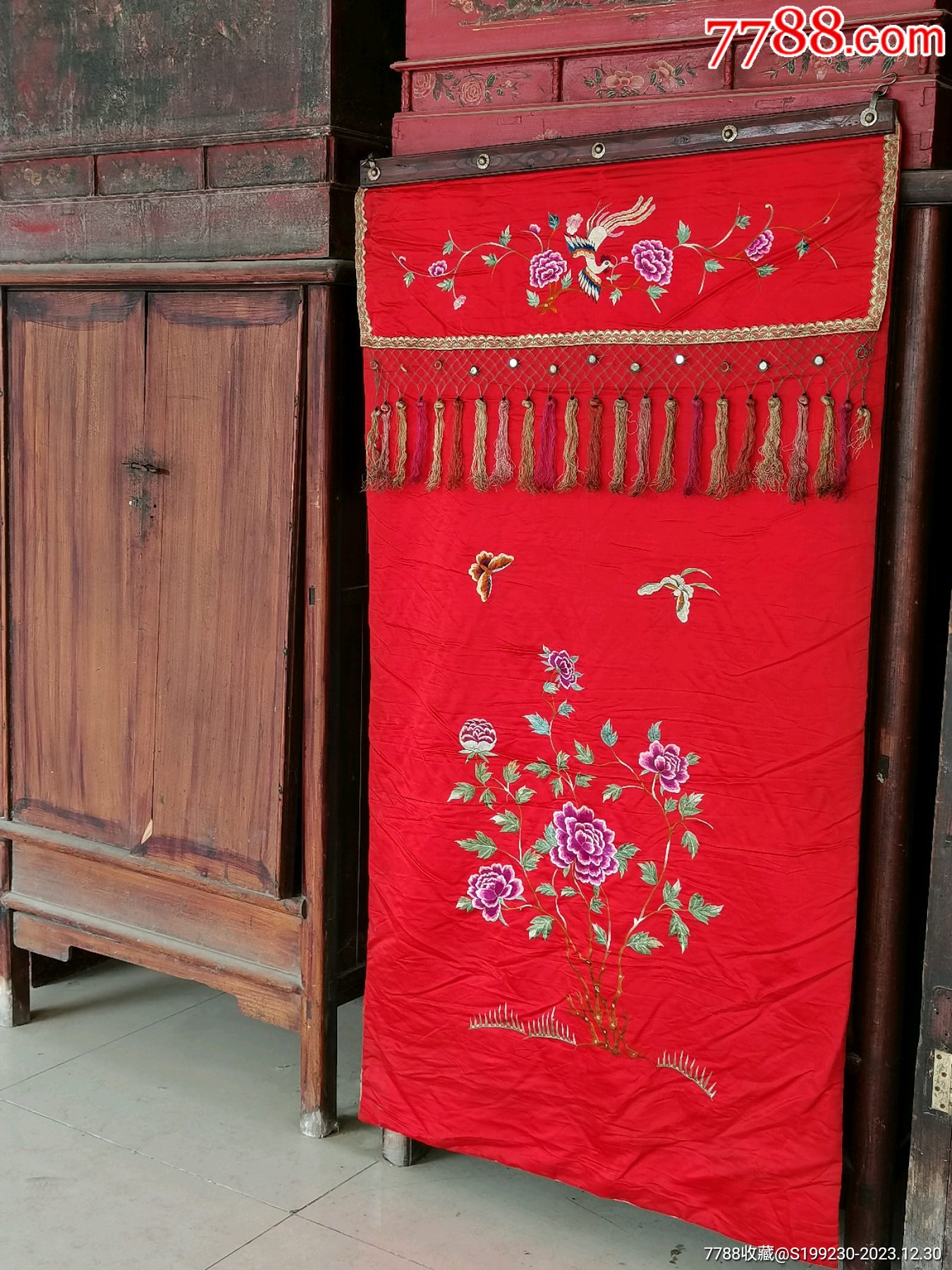老绣花门帘，大红绸缎门帘，民间传统老门帘-价格:1500元-se98206351-轿帘/帐帘/门帘-零售-7788收藏__收藏热线