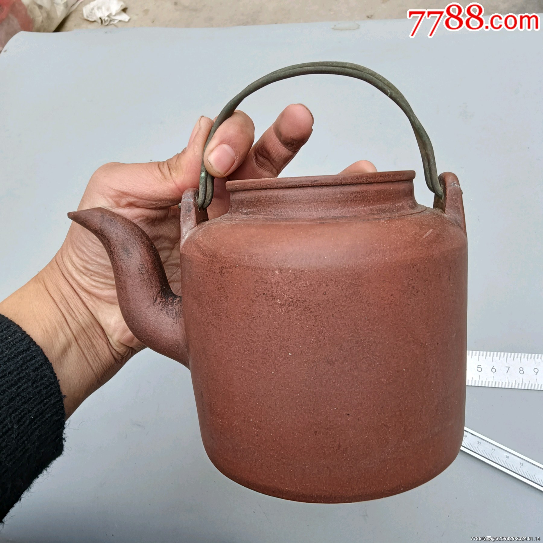 清末民国时期猪肚子色纯紫砂壶一个,壶身完整无瑕疵,就是缺盖子,户里