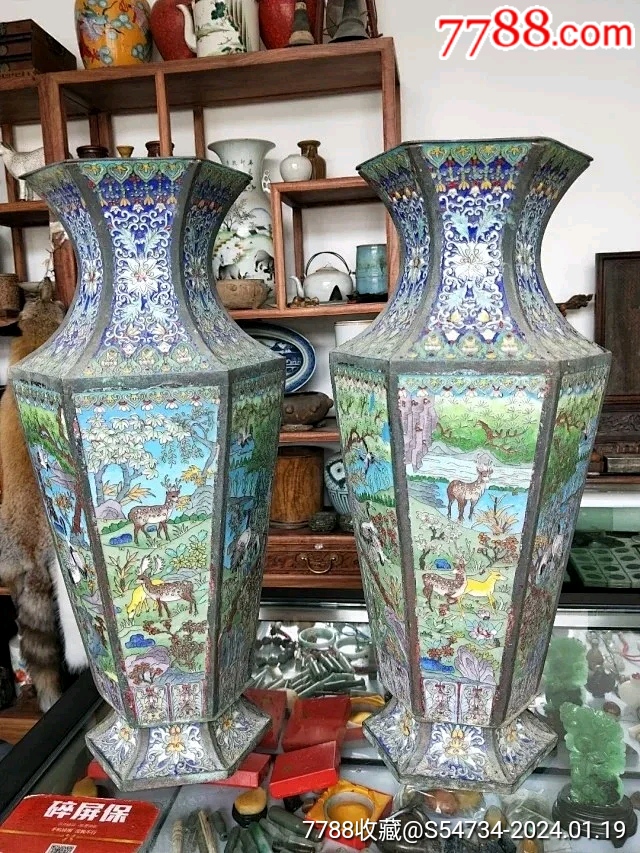 清代景泰蓝大花瓶一对，六面鹤鹿同春，满工掐丝精整，高50公分，重19,5