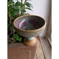 精品瓷器:金元时期的钧釉高足杯，钧窑瓷器高足杯。鉴别要点:此器器型