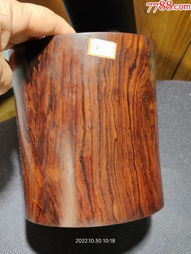 263号黄花梨笔筒15.5/14.5Cm。品相如图纹里清晰香味正很有收藏价值