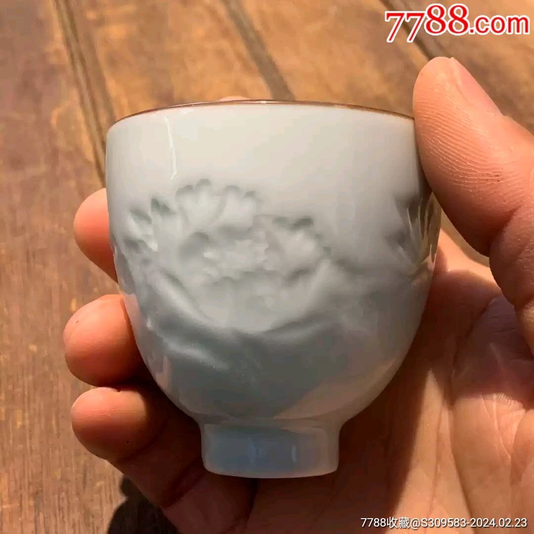 德化白瓷刻牡丹厚胎青釉老杯口径6高6cm