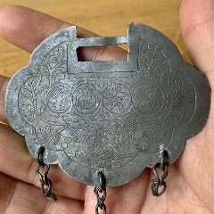 清代狮子头兽面银帽饰