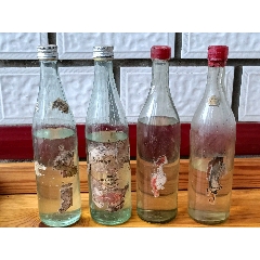 下乡收到八九十年代老酒四瓶，54℃四特酒两瓶和天津市宁河酒厂“芦台”酒两瓶，品相