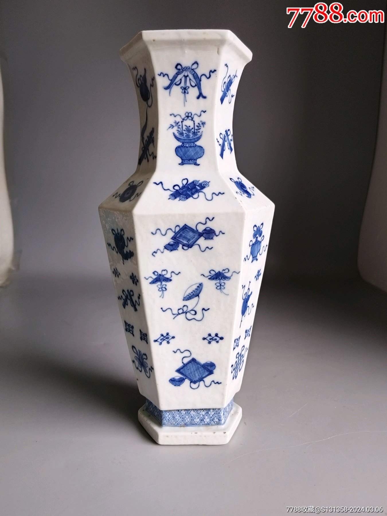 晚清青花暗八仙杂宝六方大号扁尺瓶_青花瓷_青花瓷迷【7788旧书网】