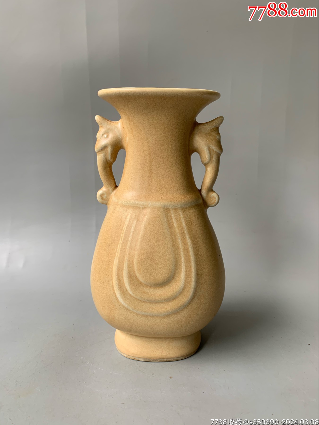 中国古美術•清時代　黄釉花瓶 清代民窑黄釉花瓶-黄釉瓷-7788旧书网