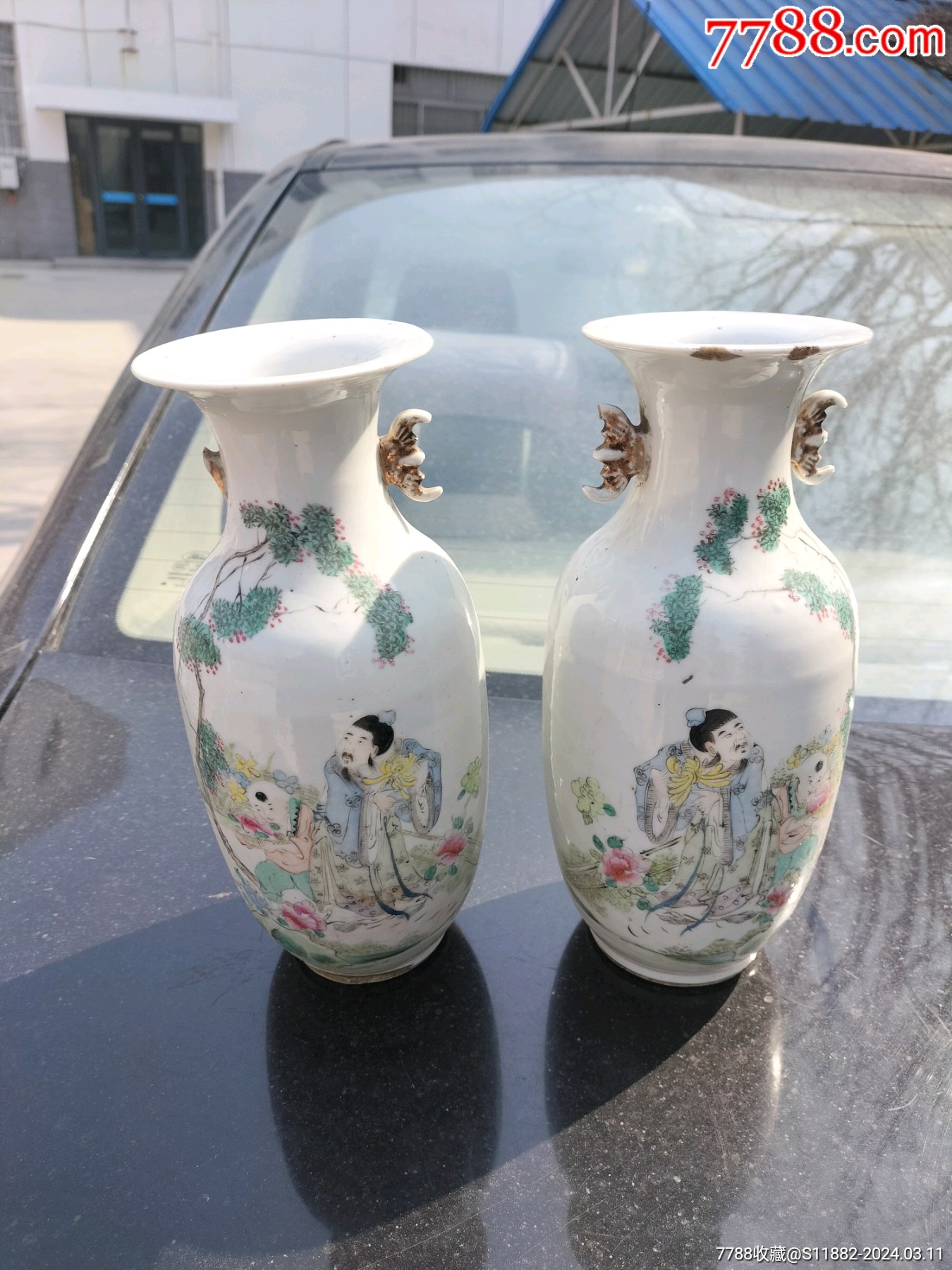 民国画瓷名家桐华居。浅降硬粉彩陶渊明爱菊，花瓶，尺瓶一对。书法画工