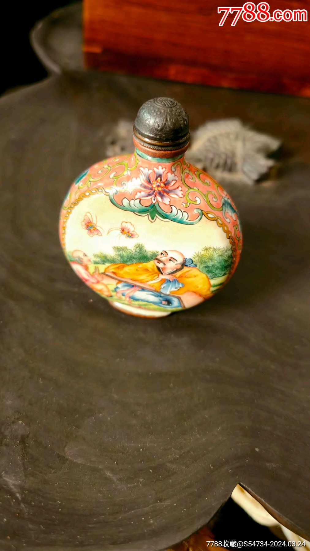 乾隆年制官款铜胎珐琅彩鼻烟壶，尺寸8.2-6.2厘米-其他烟具-7788红宝书