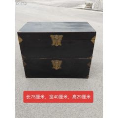 老香樟木铜包角独板面书画箱一对，保存完好，品相一流，非常难得，喜欢的私聊！