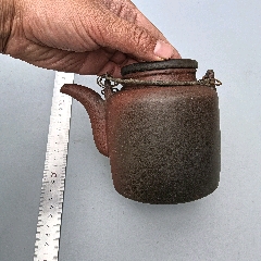 清末民国时期猪肚子色纯紫砂壶一个,壶身完整无瑕疵,就是缺盖子,户里