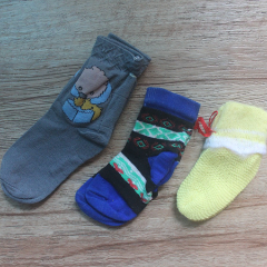 7788收藏__收藏热线>首页>零售>袜子>怀旧收藏九十年代无标牌童袜尼龙