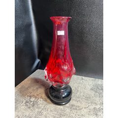 80年代，黒底座红色玻璃花瓶一只