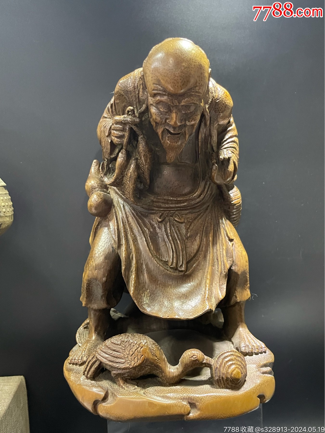 清代:竹雕鹬蚌相争，渔翁得利。工艺雕刻精致。器型优美。渔翁身体弯曲，身上挂有鱼篓_竹雕像_忠信堂古玩店【7788收藏__收藏热线】