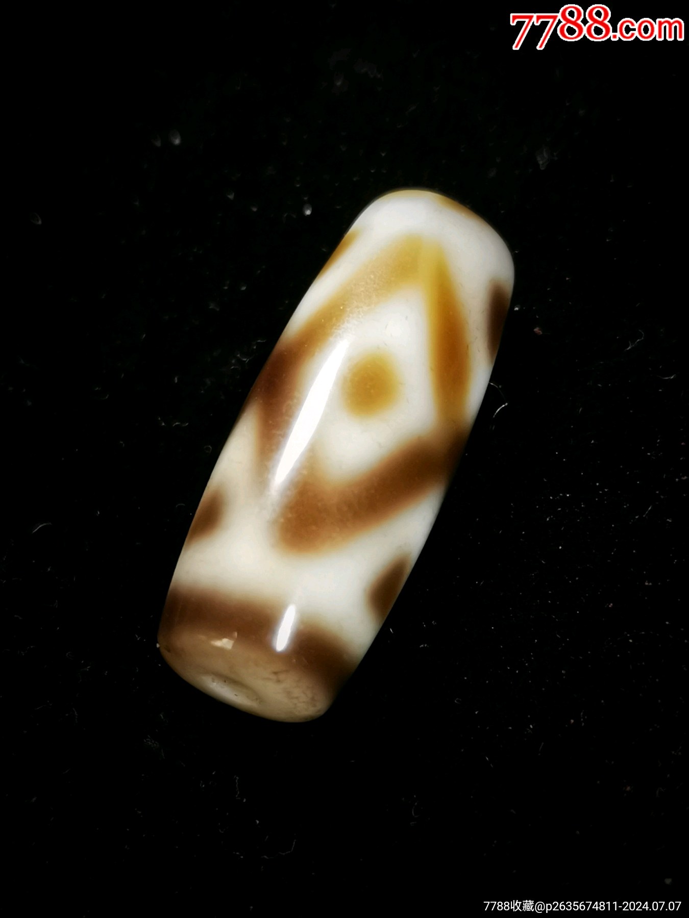 旧藏上肯，金刚三眼天珠，虎牙金刚，质地细腻，色泽温润，光气十足