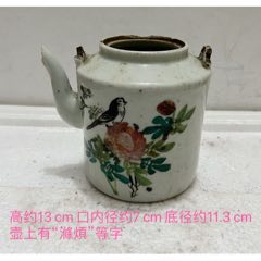 清代花鸟茶壶，上有＂滌煩＂等字