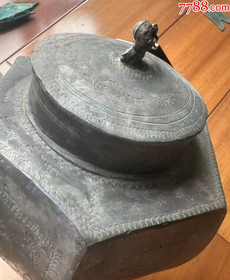 聞德評(píng)級(jí)：極美品85分--錫質(zhì)鍍鉻鏨刻花卉紋六方茶葉罐：帶原蓋（本站已鑒定）_價(jià)格666元【優(yōu)品好店】_第10張_7788收藏__收藏?zé)峋€