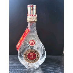 1999年贵州鸭溪酒王（46度500毫升三角瓶少见）