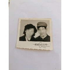 1981年男女合影黑白照