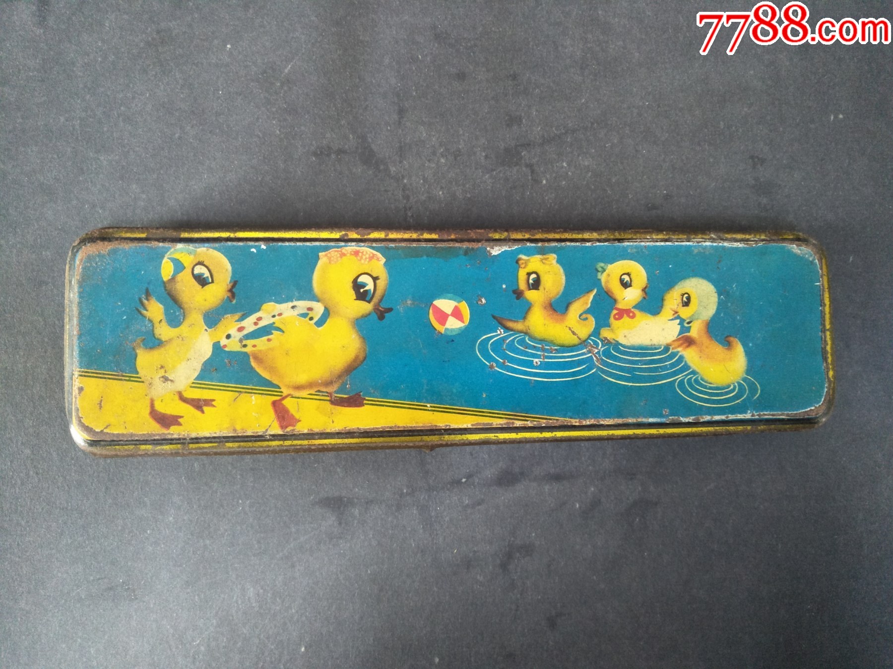 70年代小鸭子铁皮文具盒
