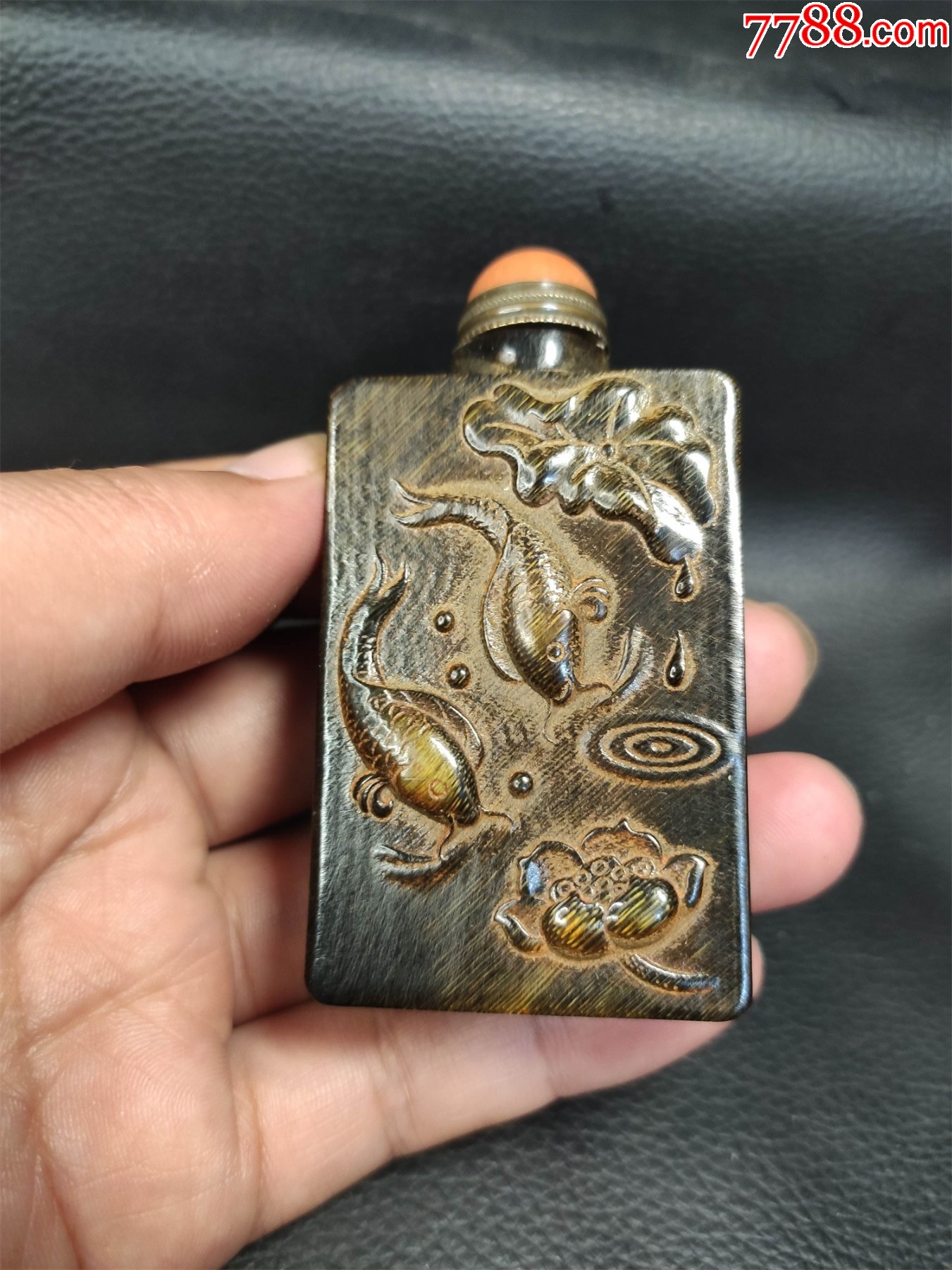 角雕鼻烟壶-鼻烟壶-7788红宝书