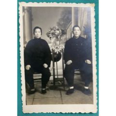 1951年夫妻合影留念老照片