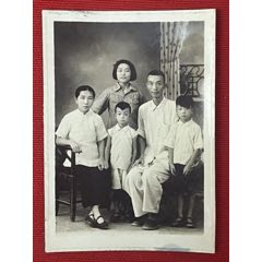 1957年小脚老太太，可爱女孩儿童一家人合影签赠艺术老照片