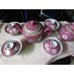 七八十年代景德镇万寿无疆茶壶一套。茶壶22/12CM。一把壶四只