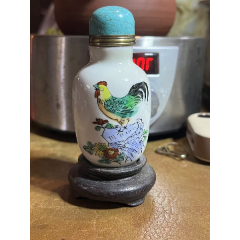 七八十年代高陂瓷粉彩闻鸡起舞鼻烟壶-鼻烟壶-7788红宝书