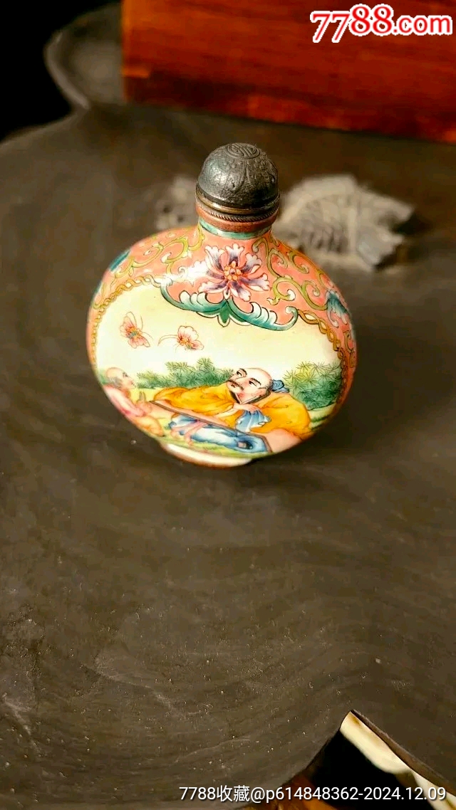 乾隆年制官款铜胎珐琅彩鼻烟壶，尺寸8.2-6.2厘米_鼻烟壶_图片赏析_收藏