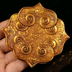純銅鎏金鏨刻寶相花碟子大唐貞觀金器唐代老物件蓮花盤子擺件_新匯創(chuàng)億商行
