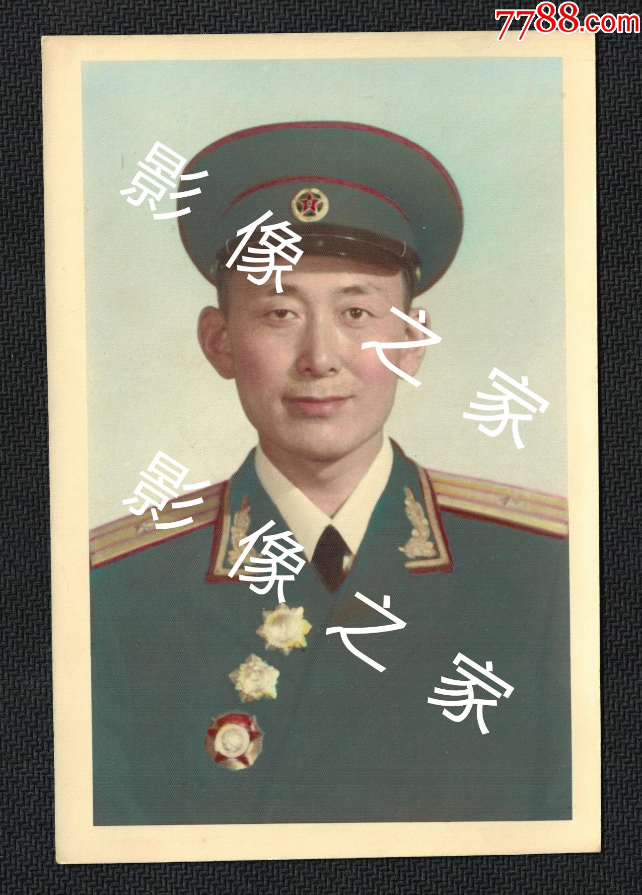 佩戴多枚勋章的少校礼服手工上彩照片一幅【15X10厘米】_老照片_影像之家【7788收藏__收藏热线】