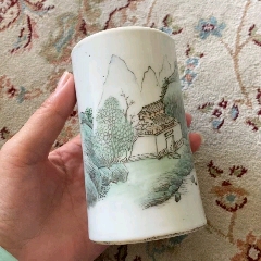 清末民初淺絳彩山水筆筒文房器路份高品相如圖僅底一個雞爪余完整尺寸如圖