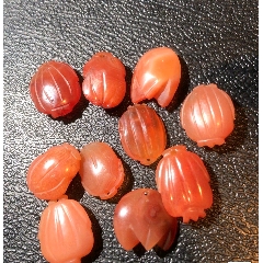 下鄉(xiāng)收的清代紅老瑪瑙吊墜一組，共十個(gè)，雕工精細(xì)，色澤迷人。尺寸如圖所示，適合佩戴-￥128 元_瑪瑙/寶石手串_7788網(wǎng)