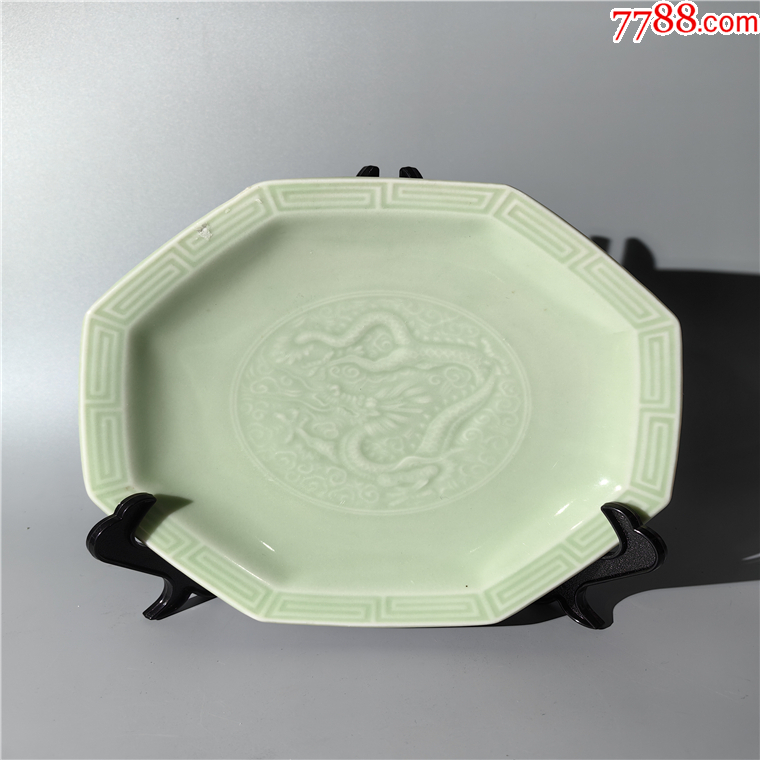 豆青釉陰刻花紋瓶 中国美術 中国古玩 豆青釉陰刻花紋瓶 中国美術 中国古玩 豆青釉陰刻花紋瓶 中国美術 中国