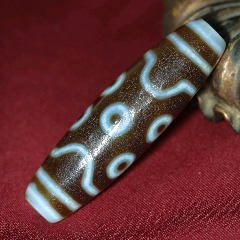 超激レア珍品‼︎ 古代丸型　虎牙四眼天珠 超激レア珍品‼︎ 古代丸型 虎牙四眼天珠 四眼天