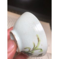 清朝時期蝴蝶花卉茶杯