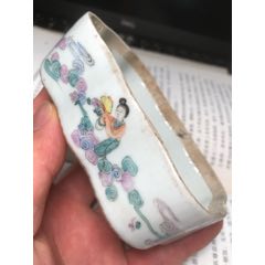 清代粉彩瓷盒